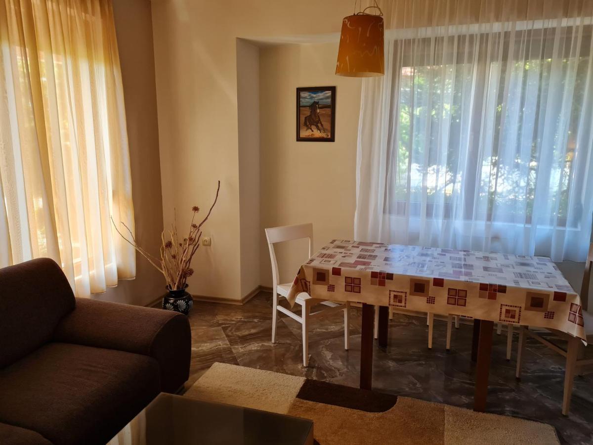 Aпартамент Момина Сълза Apartment ฮิซาเรีย ภายนอก รูปภาพ